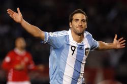 法国队不断突破！德罗巴连续二十场比赛得分超过领先优势明显观众掌声雷动